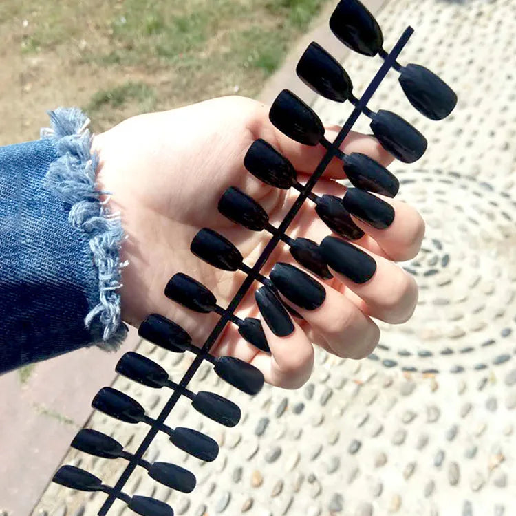 Press-On Nail Art Set